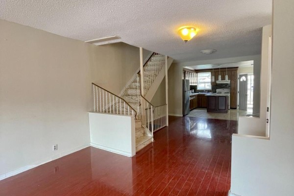 693 Ossington Avenue, Toronto, ON M6G3T6 Photo 3