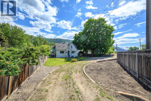 Office - 6934 Highway 6, Coldstream, BC V1B3H1 Photo 5