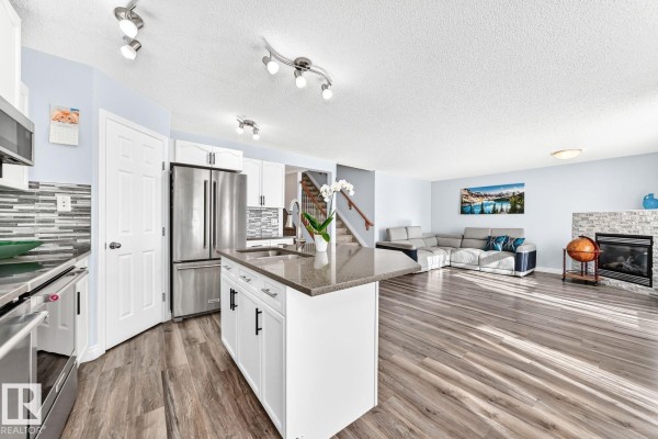 Primary Bedroom - 6936 Strom Ln Nw, Edmonton, AB T6R0J9 Photo 5