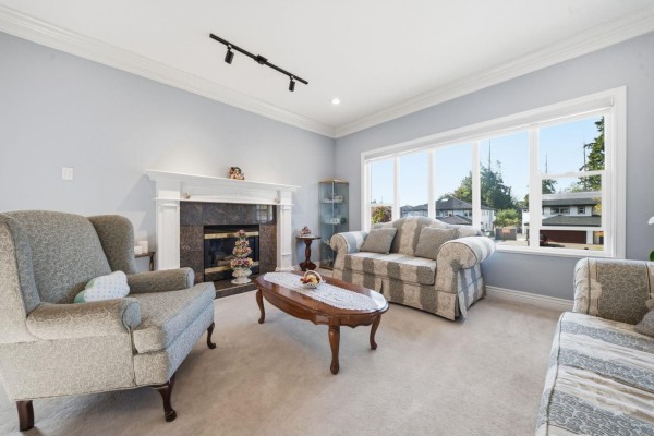 6938 127a Street, Surrey, BC V3W0V4 Photo 3