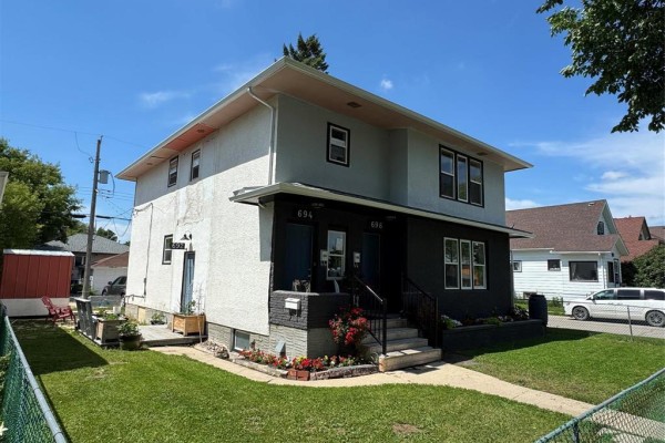 694 Spruce Street, Winnipeg, MB R3G2Z1 Photo 2