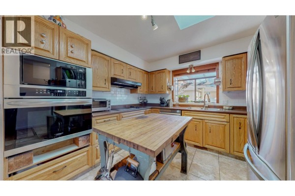 Office - 6940 Mountainview Drive, Oliver, BC V0H1T0 Photo 2