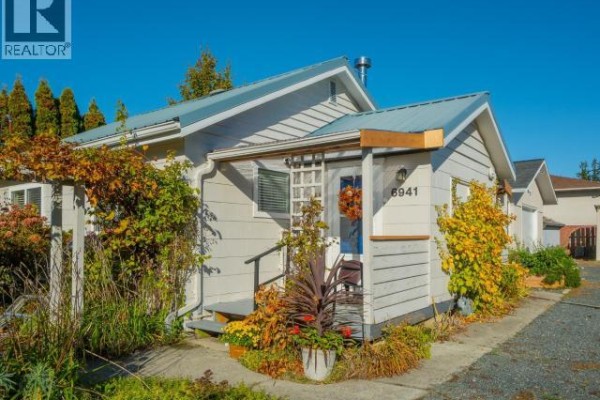 Kitchen - 6941 Kamloops Street, Powell River, BC V8A1M3 Photo 3
