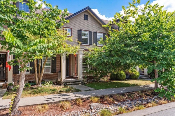 6944 208a Street, Langley, BC V2Y0G1 Photo 2