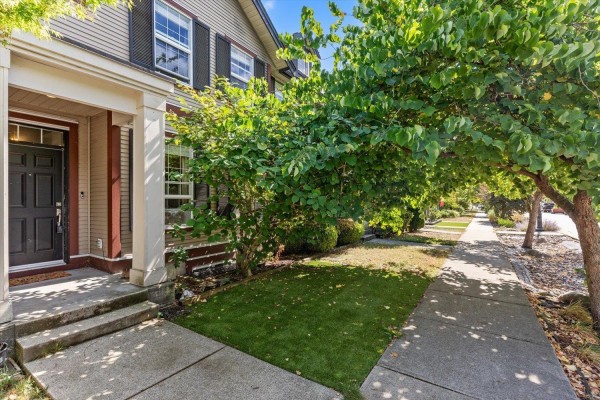 6944 208a Street, Langley, BC V2Y0G1 Photo 3