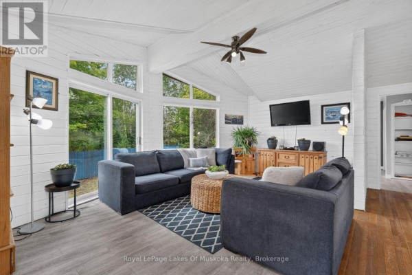 Living room - 695 Bay Lake Road, Perry, ON P0A1J0 Photo 5