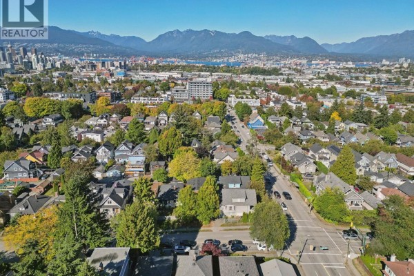 Panoramic view of Vancouver cityscape with mountains in the distance over a neighborhood. - 695 E 12th Avenue, Vancouver