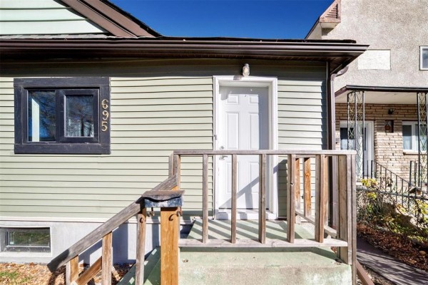 Primary Bedroom - 695 Elgin Avenue, Winnipeg, MB R3E1B1 Photo 3