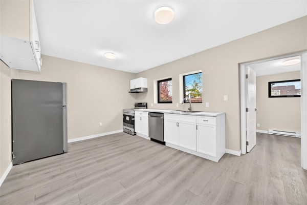 4pc Bathroom - 695 Elgin Avenue, Winnipeg, MB R3E1B1 Photo 5