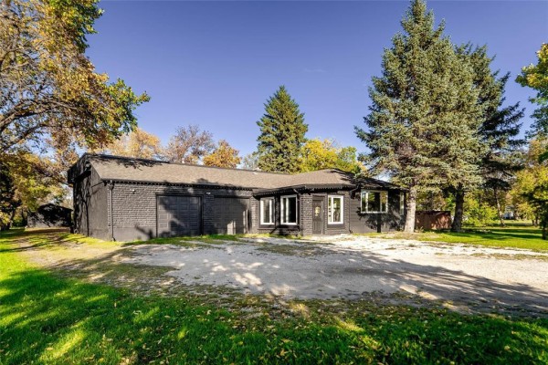 695 Hoddinott Road, East St Paul, MB R2E1B7 Photo 2