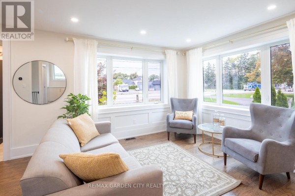 Living room - 695 Quaker Road, Pelham, ON L3C3H3 Photo 4
