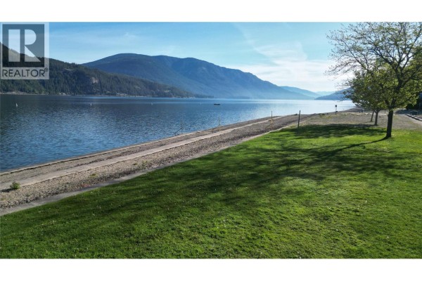 6951 42 Street Ne, Salmon Arm, BC, photo 2
