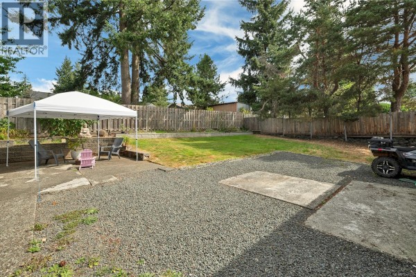 Laundry room - 696 Shellbourne Blvd, Campbell River, BC V9W5H1 Photo 4