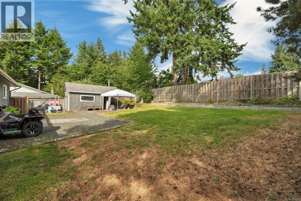 Kitchen - 696 Shellbourne Blvd, Campbell River, BC V9W5H1 Photo 5
