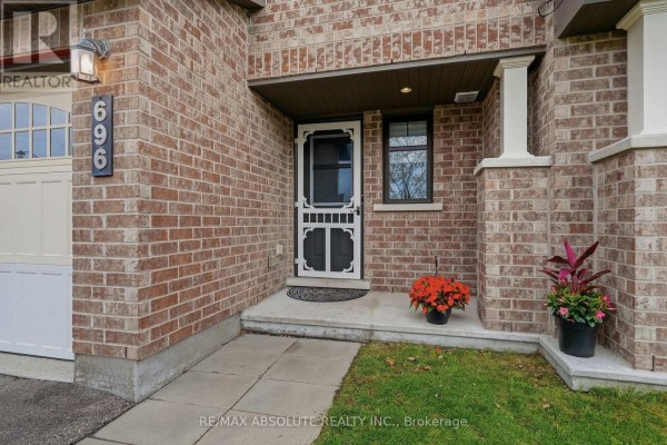 696 Trigoria Crescent, Ottawa, ON, photo 2