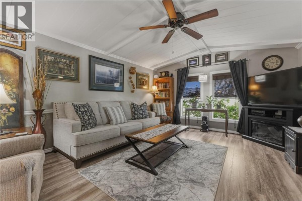 6960 Pleasant Valley Road, Vernon Photo 4