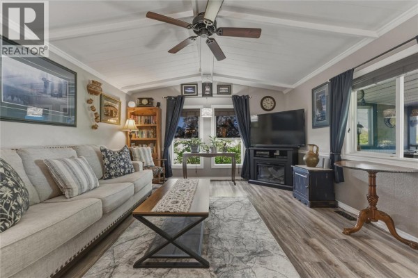 6960 Pleasant Valley Road, Vernon Photo 5