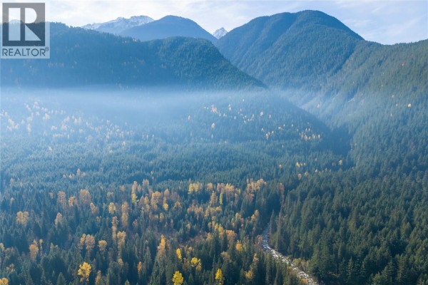 6960 Waverly Trail, Revelstoke, BC V0E2S0 Photo 4