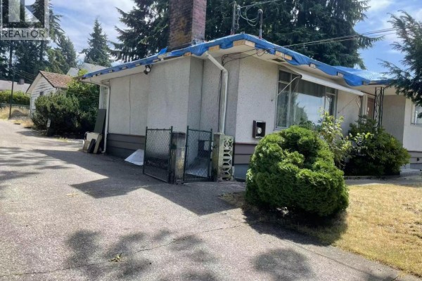 697 Fairview Street, Coquitlam, BC V3J4B3 Photo 2
