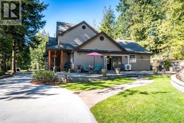6979 Sechelt Inlet Road, Sechelt, BC V7Z0P1 Photo 3