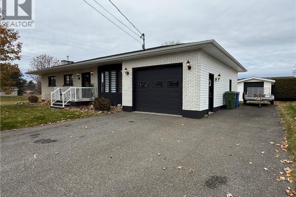 Bath (# pieces 1-6) - 698 4th Avenue, Grand Sault/grand Falls, NB E3Z1A2 Photo 3