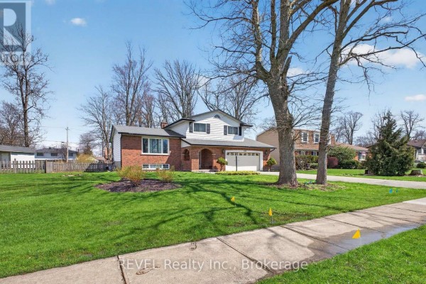 Living room - 698 Daytona Drive, Fort Erie, ON L2A4Z6 Photo 3