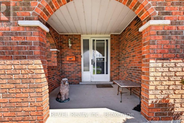 Primary Bedroom - 698 Daytona Drive, Fort Erie, ON L2A4Z6 Photo 5