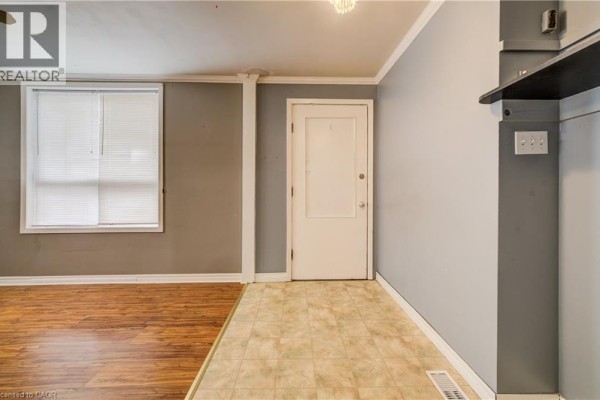 Kitchen - 698 King Street W, Kitchener, ON N2G1E2 Photo 4