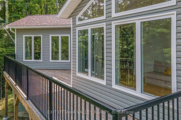 698 Mitchell Road, Madawaska Valley, ON K0J1B0 Photo 5