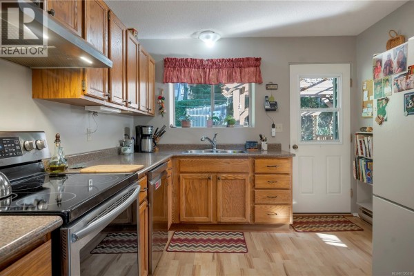 Hobby room - 698 Plaza Rd, Quadra Island, BC V0P1N0 Photo 2