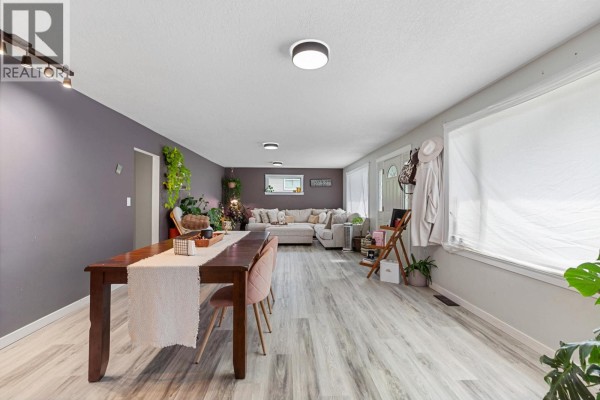 Living room - 6986 Tony Road, Prince George, BC V2N5P4 Photo 3