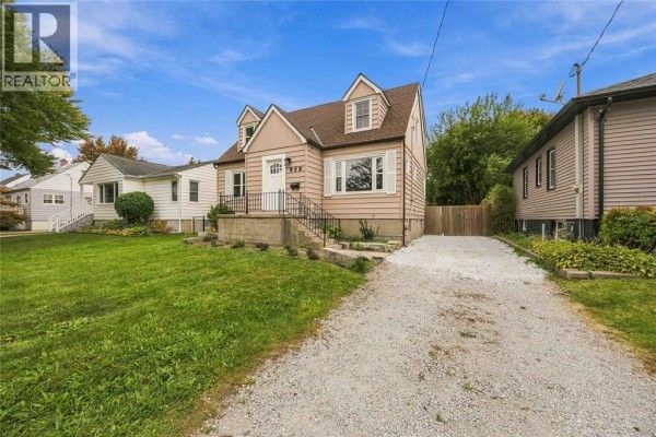 4pc Bathroom - 699 William Avenue, Sarnia, ON N7T7C7 Photo 2