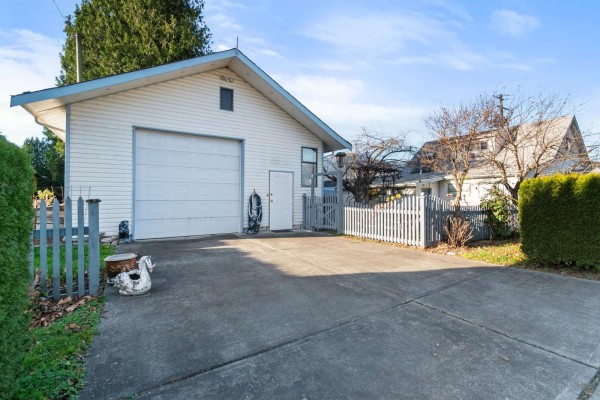 Detached garage with a concrete driveway and fenced yard. - 6994 Cheam Avenue, Agassiz, Agassiz