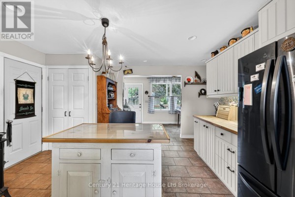Kitchen - 6998 Church Street, West Perth, ON N0K1Y0 Photo 3