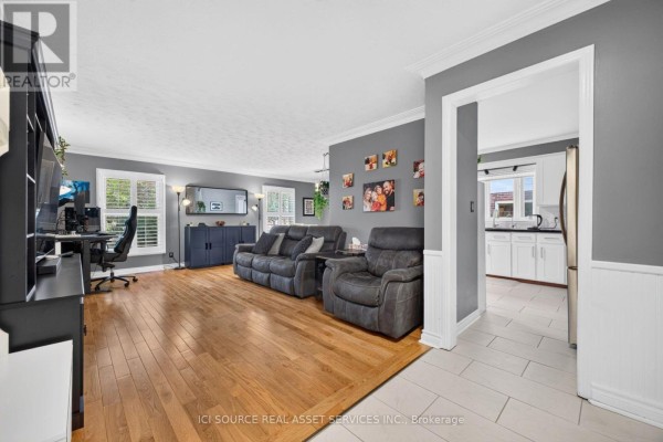 Bedroom 2 - 6998 Glengowan Crescent, Niagara Falls, ON L2J3R8 Photo 5