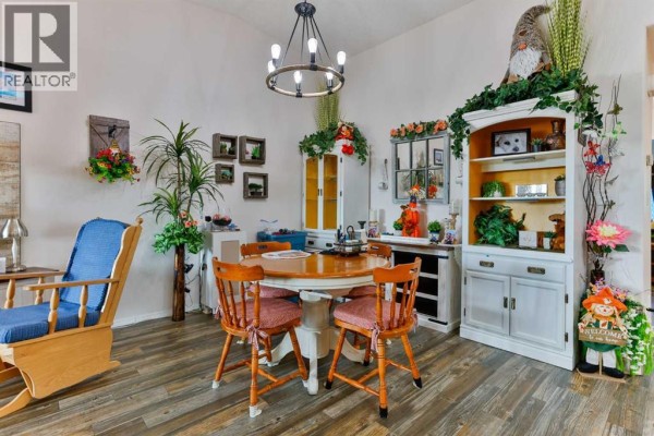 Dining room - 7, 717 Centre Street, Vulcan, AB T0L2B0 Photo 4