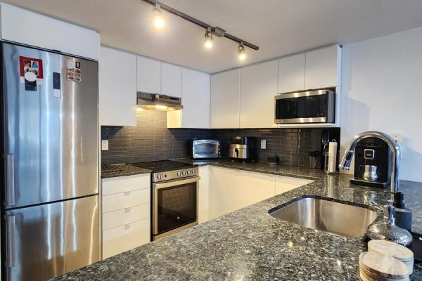 7 - 106 Varna Drive, Toronto, ON M6A0C8 Photo 3