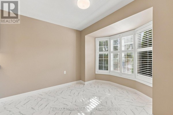 Living room - 7 - 122 Sherwood Forest Square, London North, ON N6G5G8 Photo 5