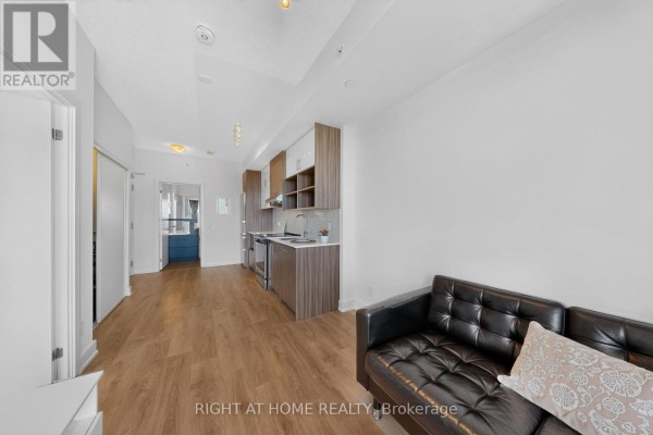807 - 128 Fairview Mall Drive, Toronto, ON M2J0E8 Photo 3