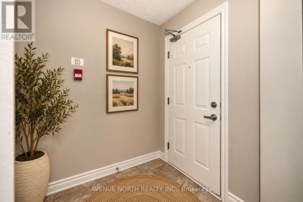 7 - 135 Bluestone Private, Ottawa, ON K4A0X7 Photo 4