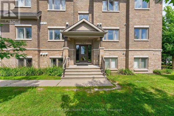 Living room - 7 - 192 Springbeauty Avenue, Ottawa, ON K2J6B4 Photo 3