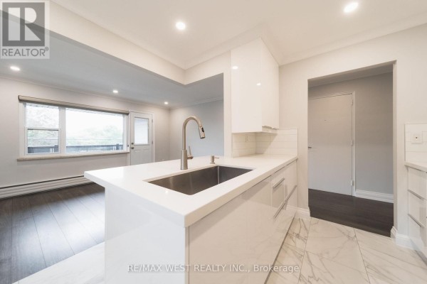 7 - 237 Melrose Street, Toronto, ON M8Y1B8 Photo 3