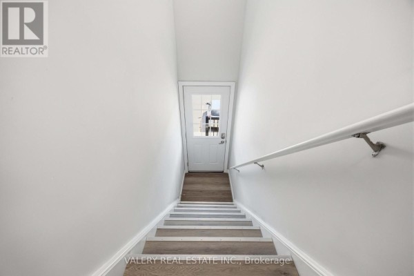 7 - 250 Penetanguishene Road, Barrie, ON L4M7C2 Photo 5