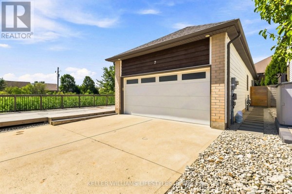 7 - 727 Apricot Drive, London South, ON N6K5A7 Photo 3