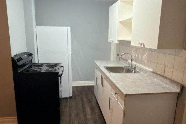 Bedroom 2 - 7 - 92 Wolfe Street, Oshawa, ON L1H3T6 Photo 4