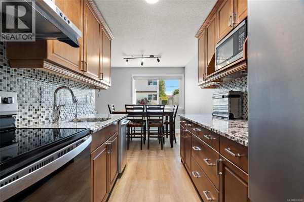 Den - 7 10046 Fifth St, Sidney, BC V8L2X9 Photo 4