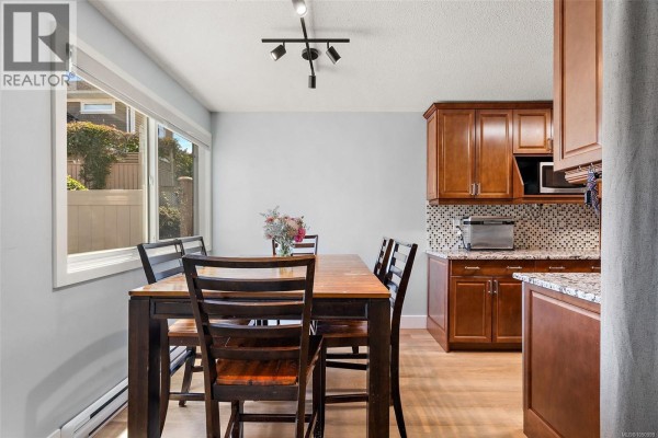 Den - 7 10046 Fifth St, Sidney, BC V8L2X9 Photo 5