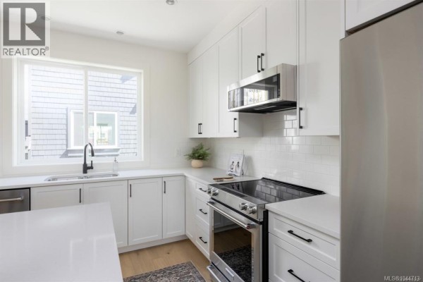 Ensuite - 7 10145 Fifth St, Sidney, BC V8L0E4 Photo 3
