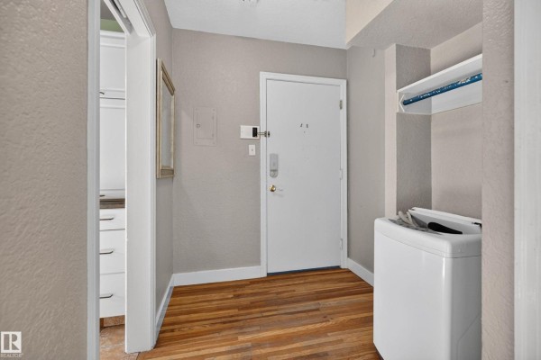 Primary Bedroom - #7 11614 112 Av Nw, Edmonton, AB T5G0H7 Photo 3