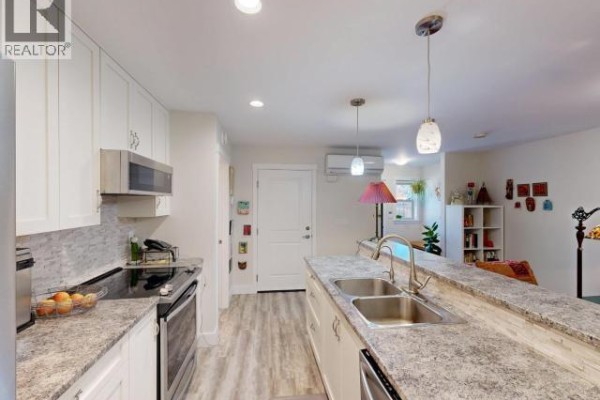 Kitchen - 7-4251 Westview Ave, Powell River, BC V8A3J3 Photo 4